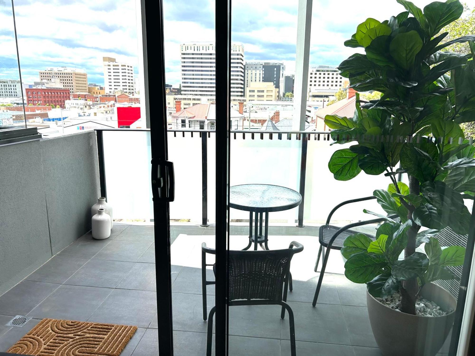 Hobart Inner City Apartment Экстерьер фото